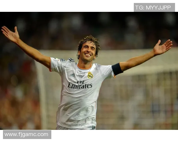 《足球传奇终章：球星退役后的奇幻冒险与重生之路》