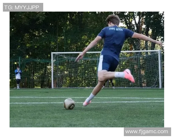 挑战极限射门精度，足球球星一对一射门测试大比拼