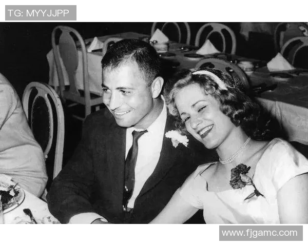 吸烟足球球星的隐秘习惯与职业生涯的冲突分析 吸烟足球球星的隐秘习惯与职业生涯的冲突分析